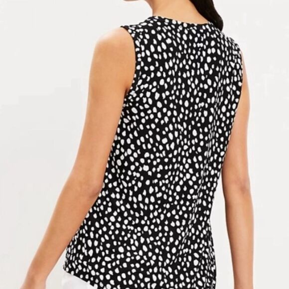 LOFT Split Neck Career Splash Dot Sleeveless Relaxed Black White Top M - Picture 2 of 9